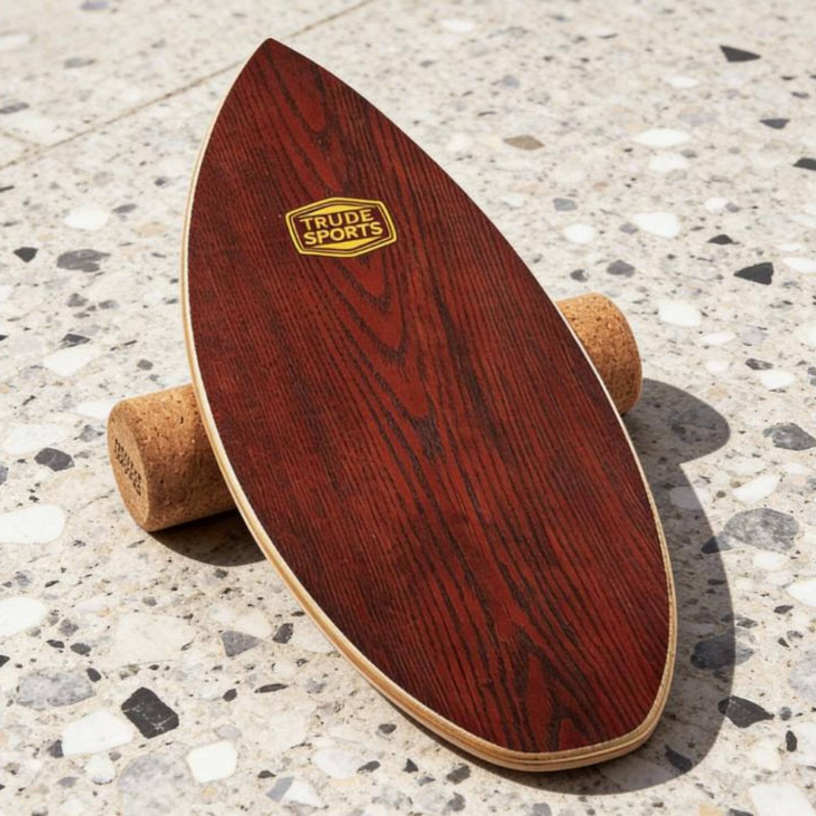 Balance Board Fitness - 木製バランスボード 長持ちする木製構造 ウォールナット突板 ウォブルボード 中央強化インストラクター 滑り止め表面