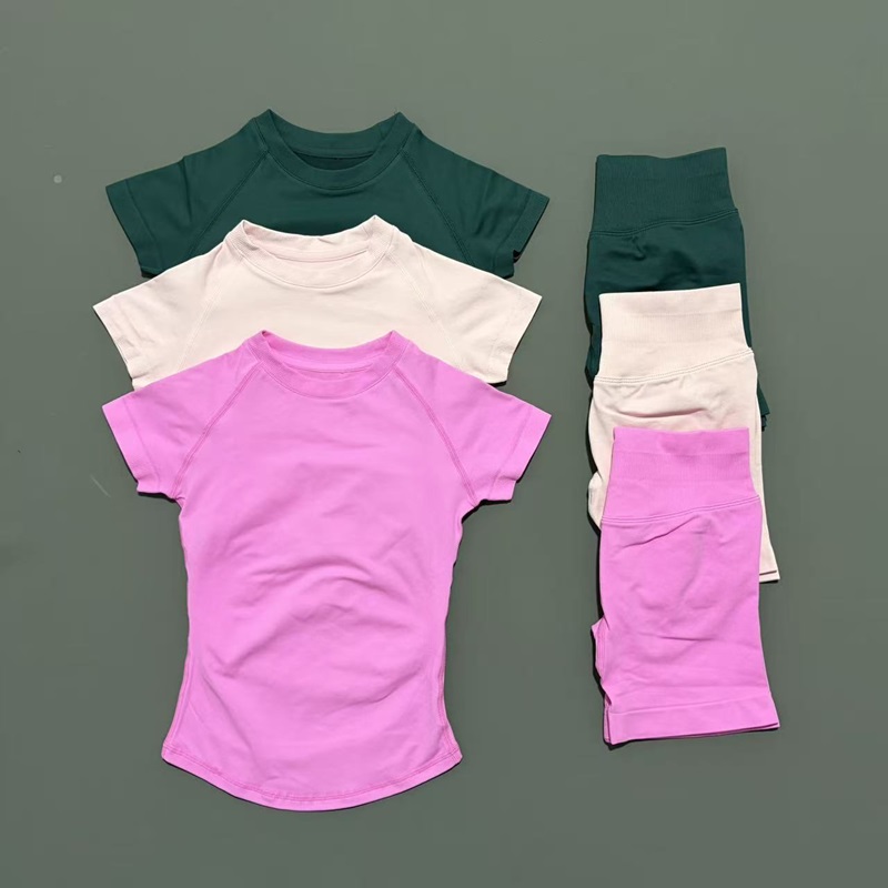 Yoga Fitness Kit - 2 ピーススポーツセットシームレスヨガ半袖トップフィットネスセット女性ワークアウトランニングスポーツショーツジムスーツ