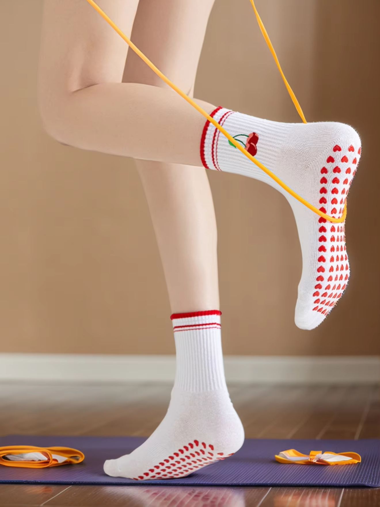 Yoga Fitness & Nutrition Llp - 1組のクロスボーダープロフェッショナルヨガソックス、コットンストラップ付きシリコン滑り止めピラティスフィットネスダンスフロアソックス