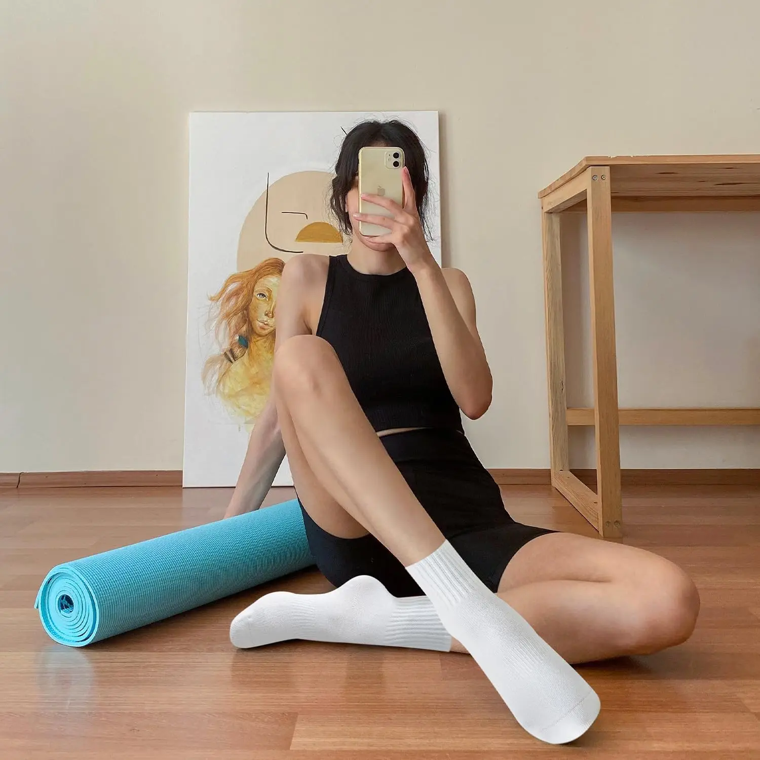 女性用ヨガソックス4足、ソリッドカラーのミッドソール滑り止め - Yoga & Fitness With Faye The Well Being Studio Abbots Langley のレビューと価格