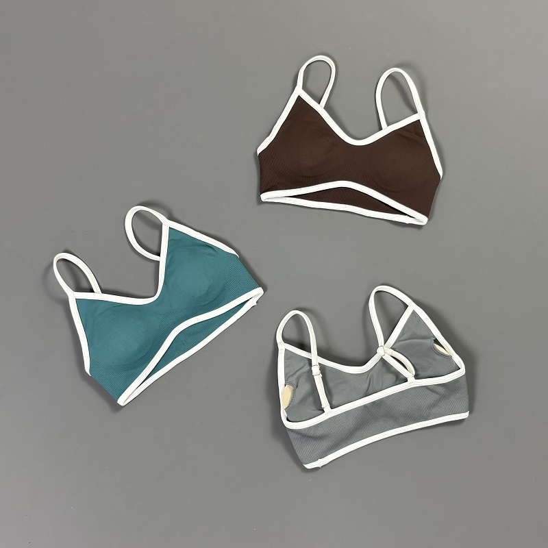 女性用コントラストラインヨガブラ Vネック ホワイトエッジ  - Yoga Mat For Fitness のレビューと価格